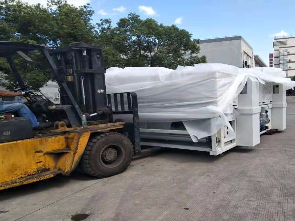 太陽能設(shè)備層壓機(jī)搬運(yùn)