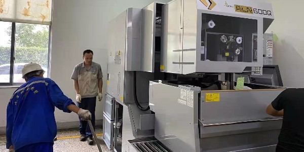 選擇上海設備裝卸廠家需要注意什么？