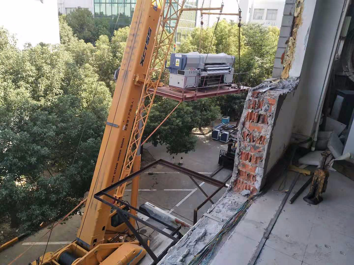 印染設(shè)備吊裝上樓