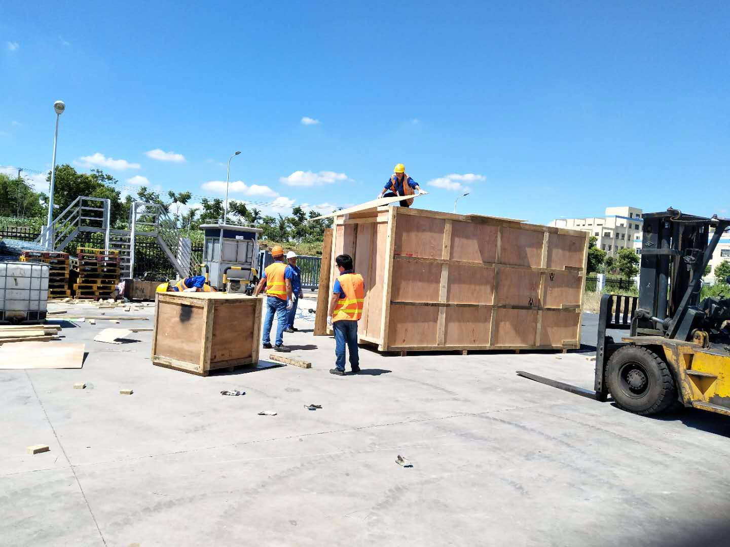 木箱現(xiàn)場(chǎng)打包裝車